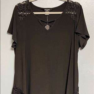 ADELE & MAY 1X Black short sleeved blouse